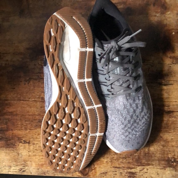 NIKE- RUNNING SHOES - Picture 4 of 5